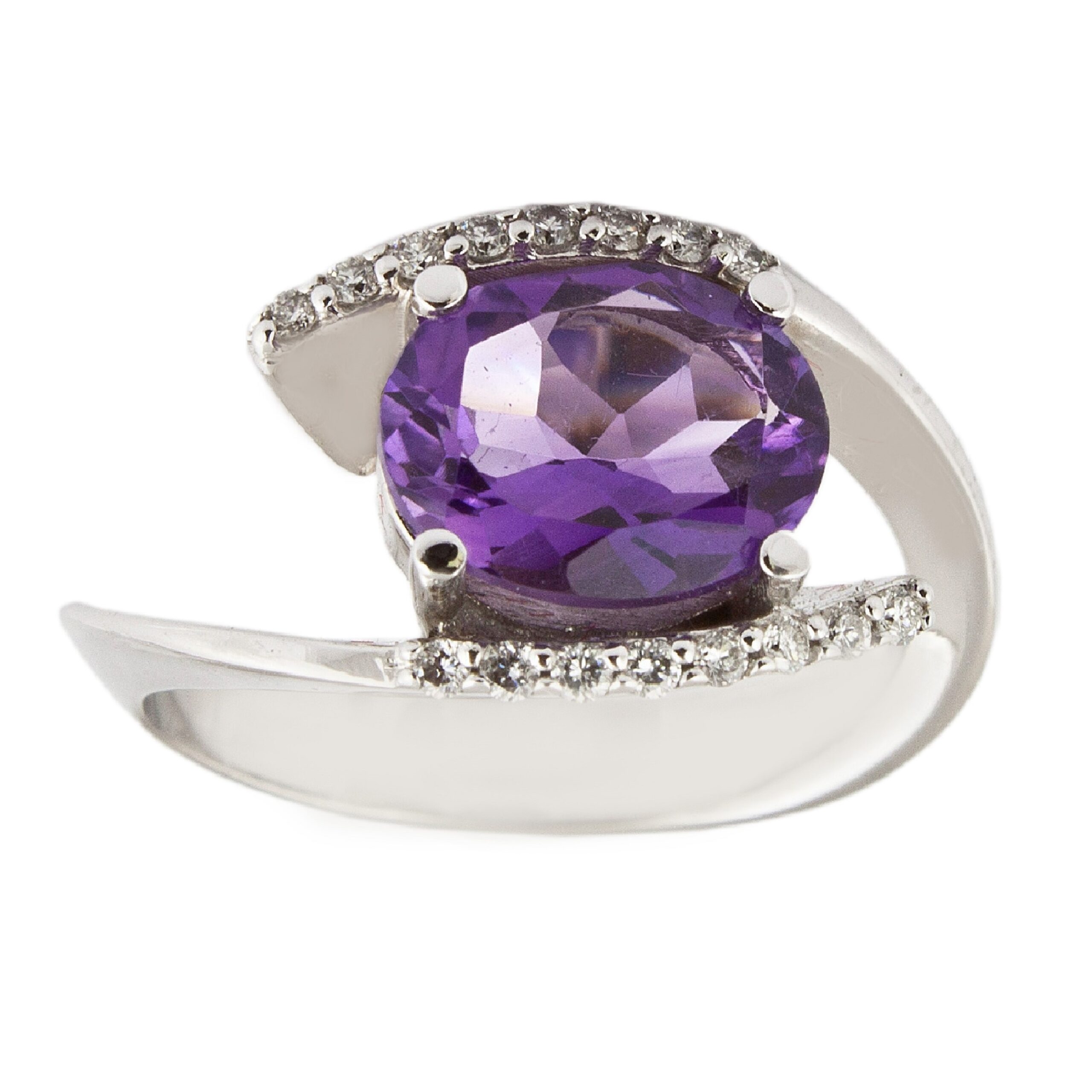 Złoty pierścionek z ametystem i brylantami 0,16 ct