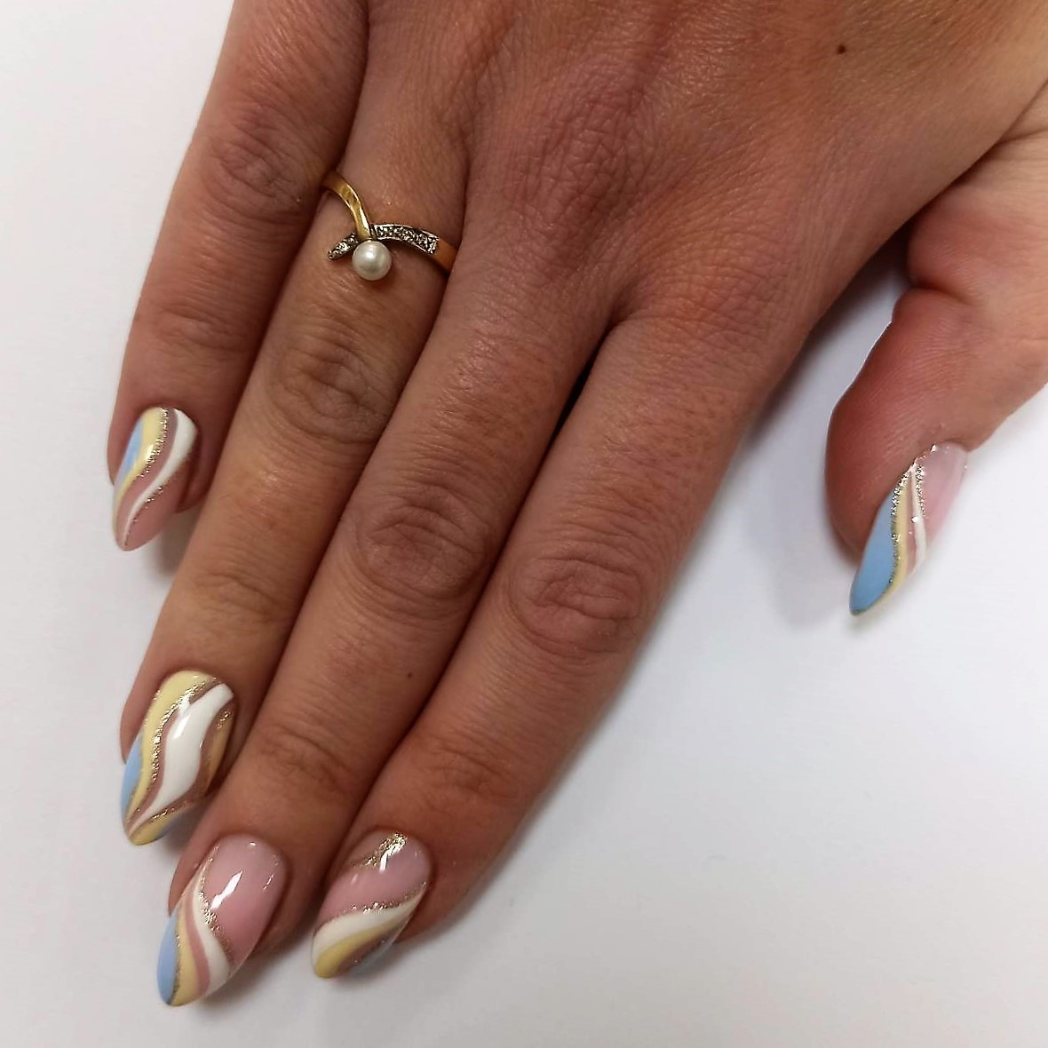 Złoty pierścionek z perłą i cyrkoniami - 2,050 g - obrazek 4